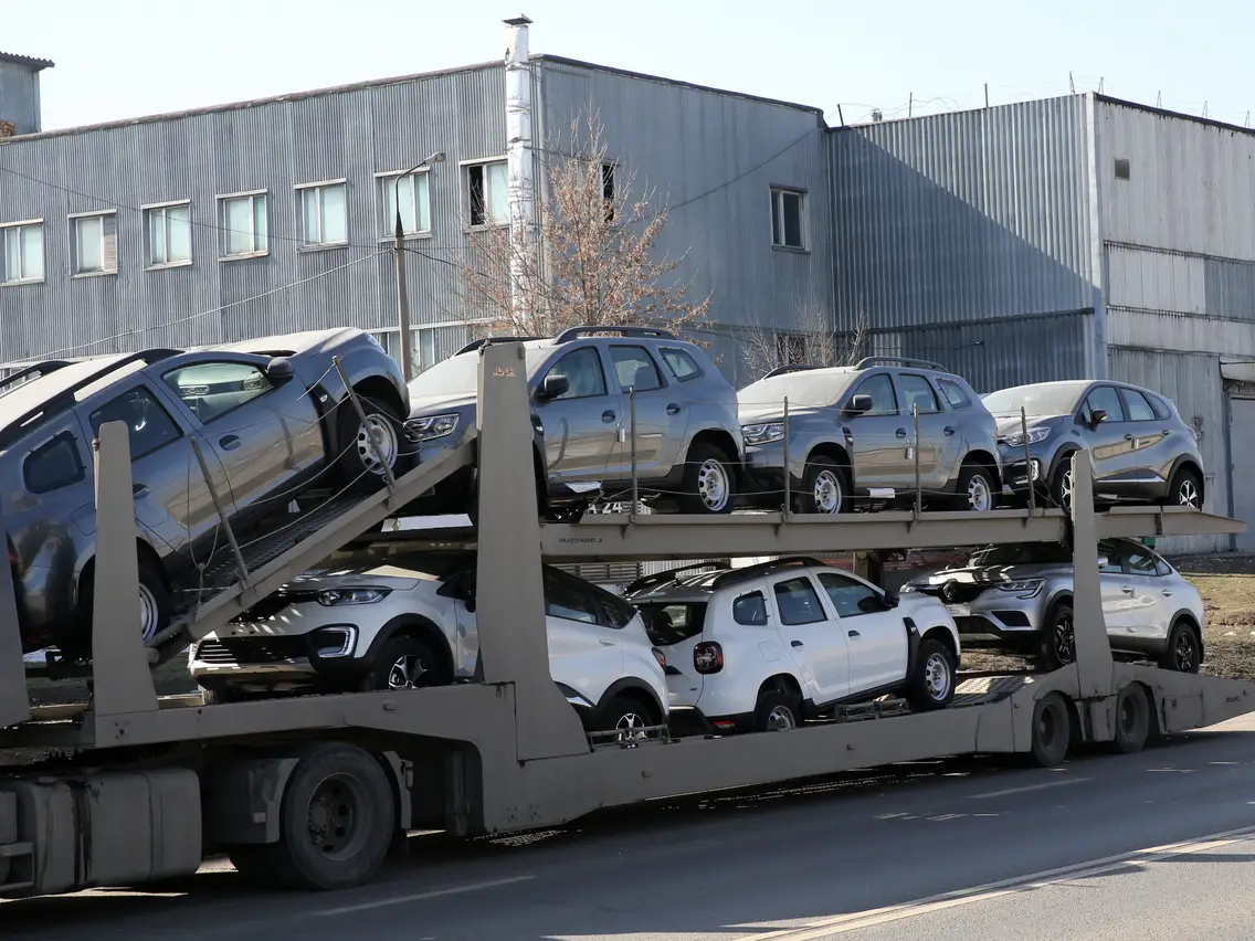 Car Sales in Russia Plunge Amid Sanctions and Price Surges