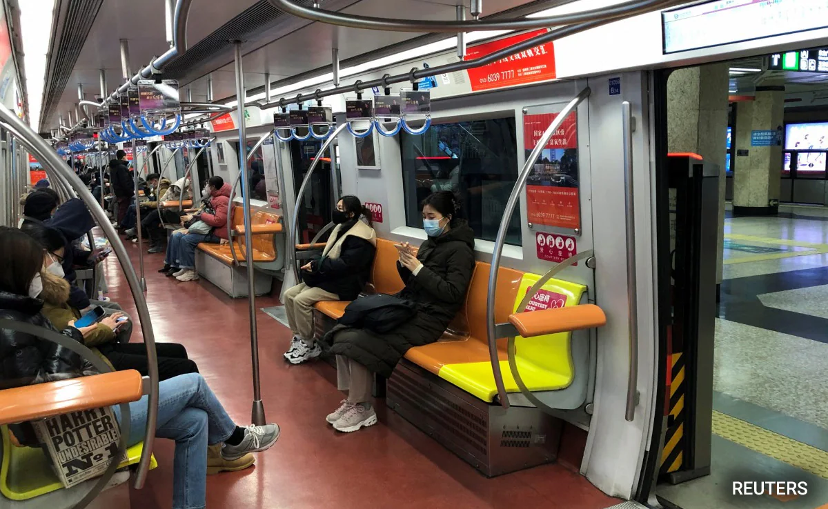 Subway Passengers in Beijing are No Longer Required to Wear Masks