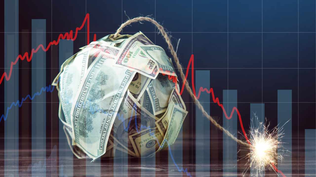 Economist Warns of Impending Economic Crisis: The Largest Collapse Yet