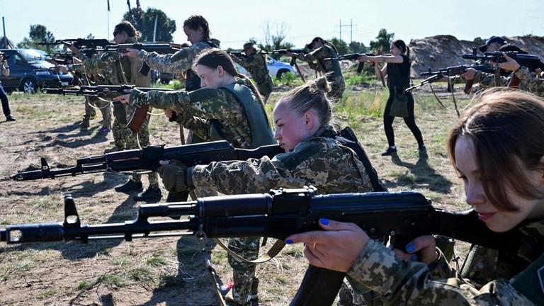 Transforming Warfare: Ukraine’s Bold Relocate with 50,000 Ladies’s Uniforms Stimulates Controversy