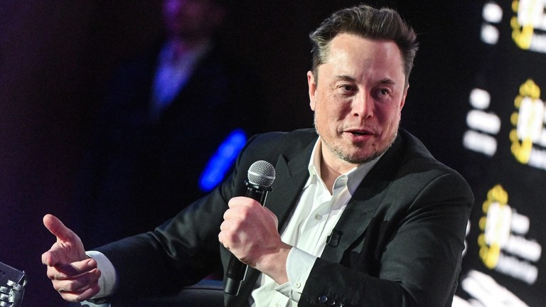 Elon Musk Fires Back: “Arrest Those Calling for Tucker Carlson’s Arrest!”