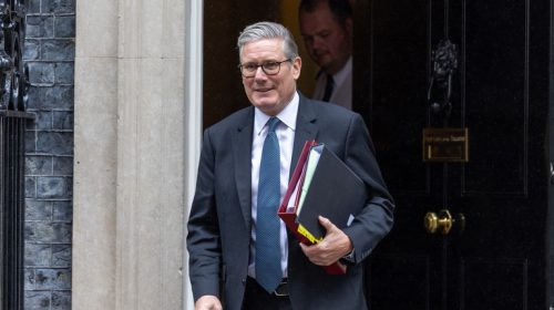 Investigative newsroom scene analyzing Keir Starmer Labour backlash in UK politics, showing parliamentary and media tension in documentary style.